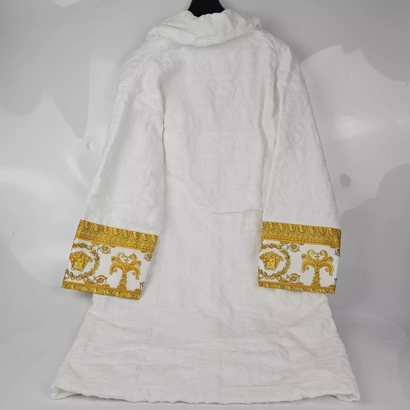 Versace I ♡ BAROQUE BATHROBE ( Pristine condition) - Picture 2 of 10